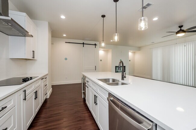 Building Photo - 8585 Mulligan Pass