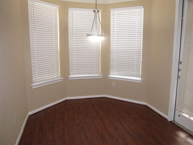 Building Photo - 7575 Kirby Dr
