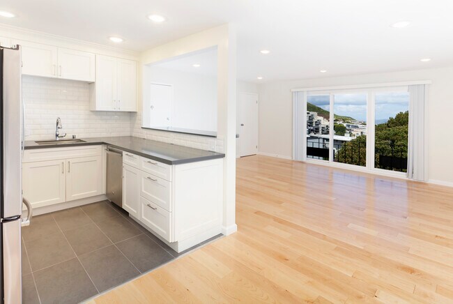 Primary Photo - 1 Crestline Dr