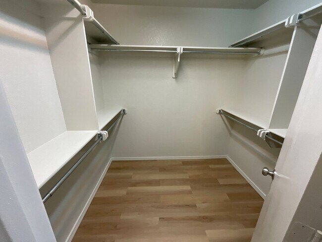 Building Photo - 5517 Del Creek Rd