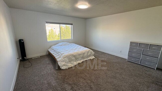 Building Photo - 8044 N Clydesdale Dr