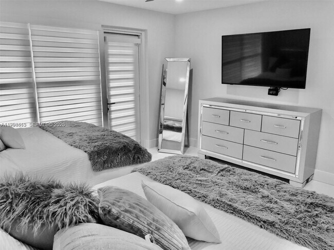 Building Photo - 3900 Galt Ocean Dr