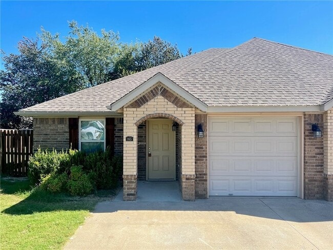 Primary Photo - 865 Meadowlands Dr