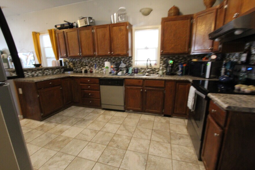 Building Photo - 4413 Umatilla St