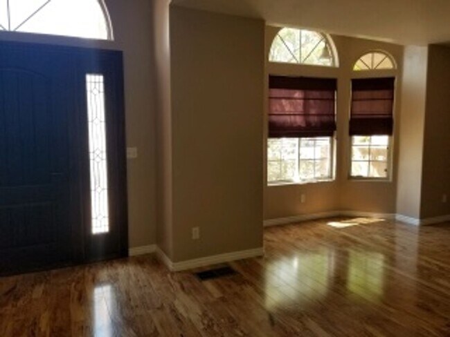 Building Photo - Beautiful Bloomington Hills Home