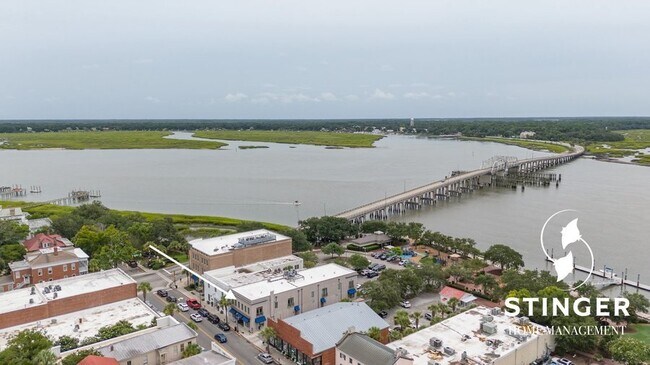 Building Photo - 700 Bay St