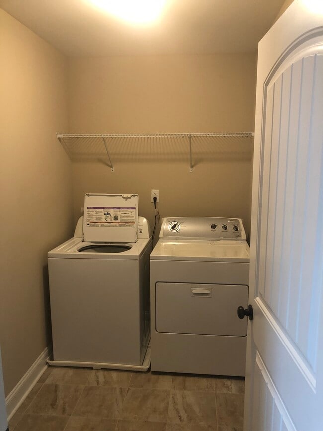 Building Photo - 1148 Yellowwood Dr