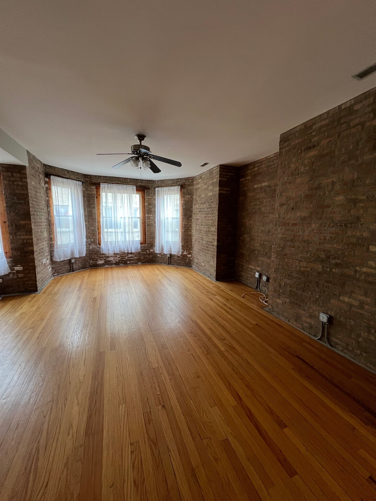 Building Photo - 1636 W Columbia Ave