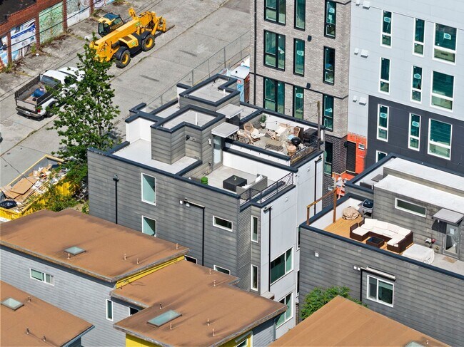 Building Photo - 1415 E Fir St