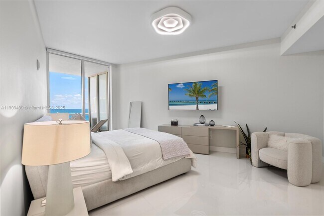 Building Photo - 16001 Collins Ave