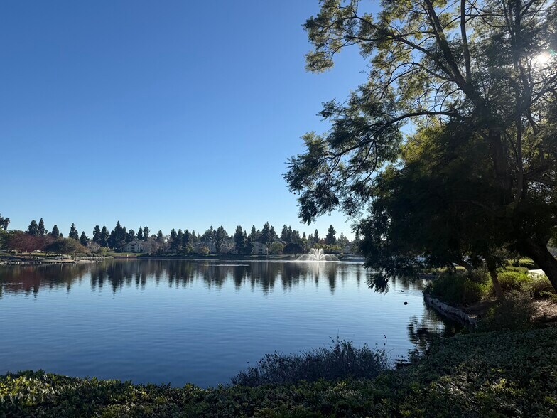 Building Photo - 2109 Northshore Dr