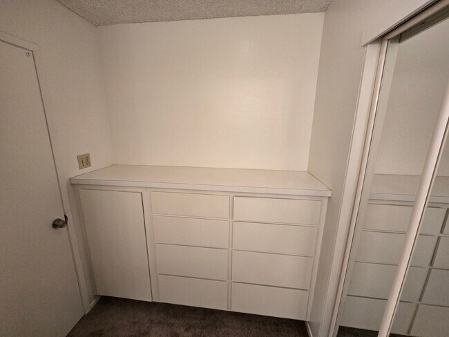 Building Photo - Bright Upstairs Studio Near Mesa College – Updated & Move-In Ready