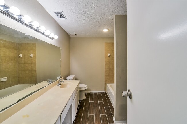 Building Photo - 10036 Woodico Dr