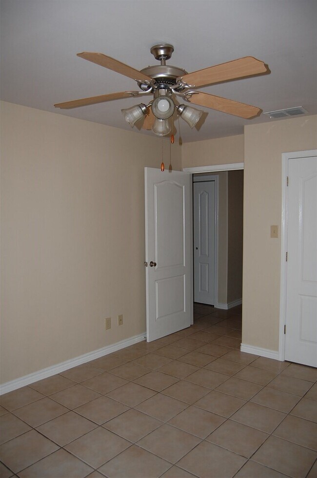 Building Photo - 505 Shiloh Dr