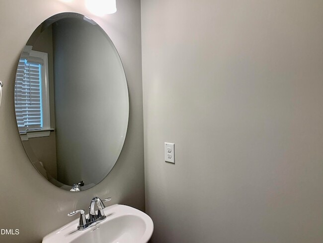 Building Photo - 672 Barneswyck Dr