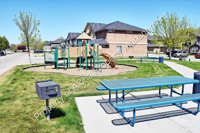 Building Photo - 1053 W Pine Ave