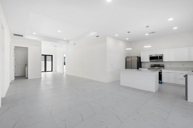 Building Photo - 4233 Jacaranda Pkwy W