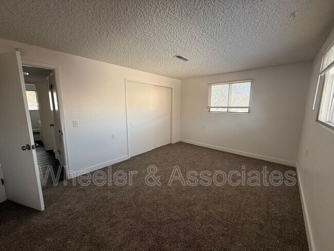 Building Photo - 546 E 450 S