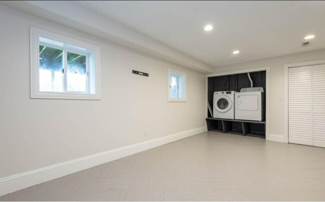 Building Photo - 2375 S Knightridge Rd