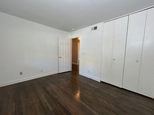 Building Photo - Recently Remodeled Single-Story 3/2 Gem in...