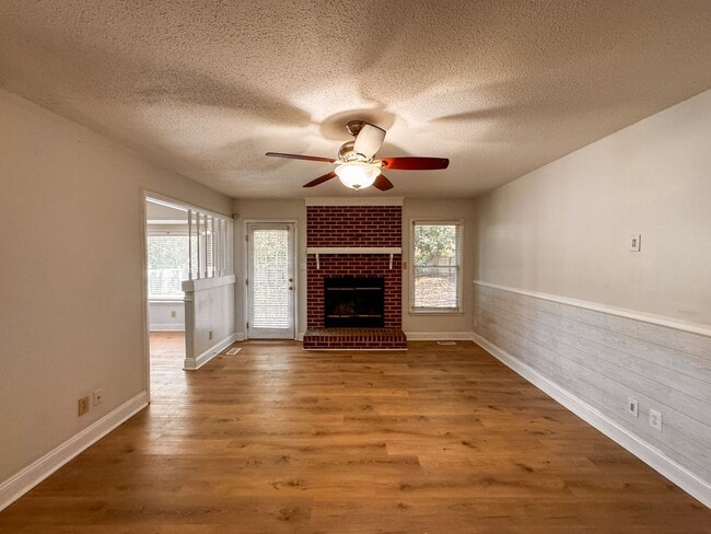 Building Photo - Stylish 3 Bed 2 Bath Home in Jack Britt