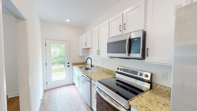 Building Photo - Charming Two Bedroom Townhomes With Flex R...