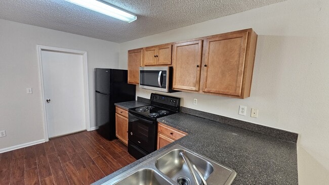 Building Photo - 4781 Playschool Dr