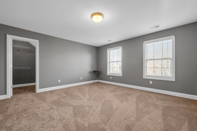 Building Photo - 2185 Roswell Dr