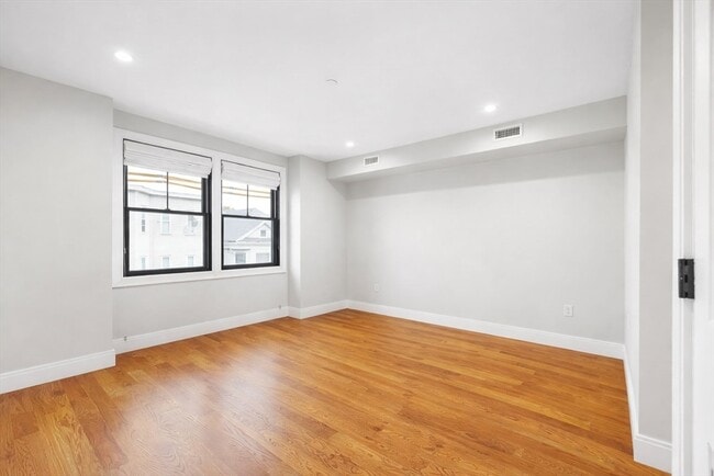 Building Photo - 113-115 Falcon St