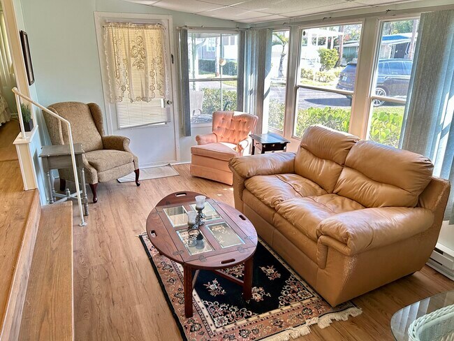 Building Photo - 425 Bougainvilla Dr