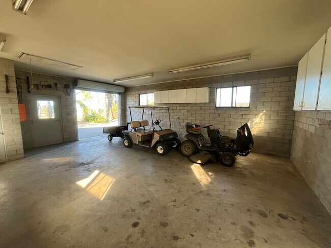 Building Photo - 18655 Oak Ridge Ln