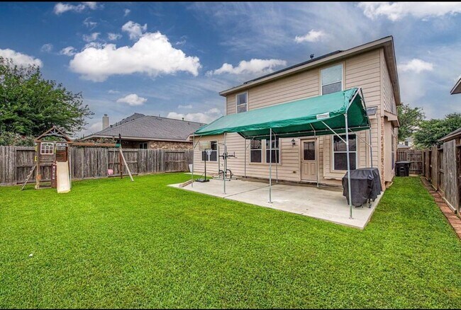 Building Photo - 24423 Hikers Bend Dr