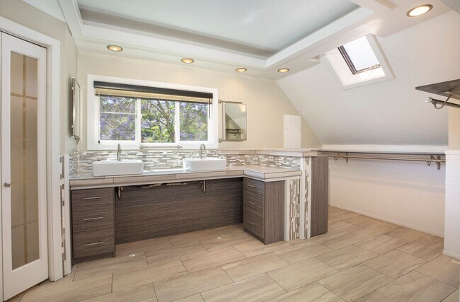 Building Photo - Hillside La Mesa, single family home, 3Bed...