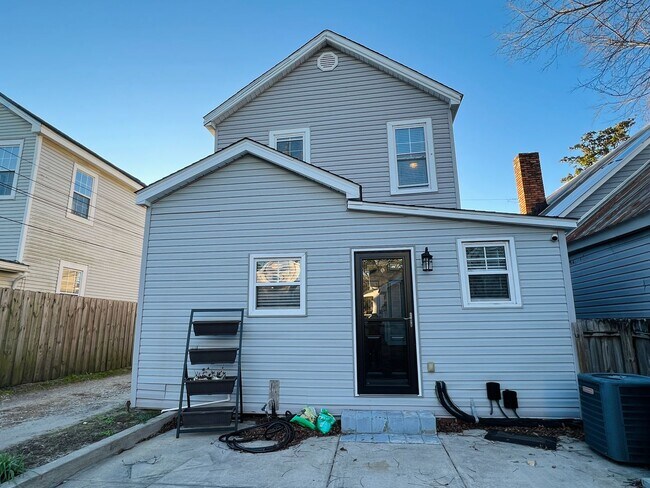 Building Photo - Beautifully refinished home!