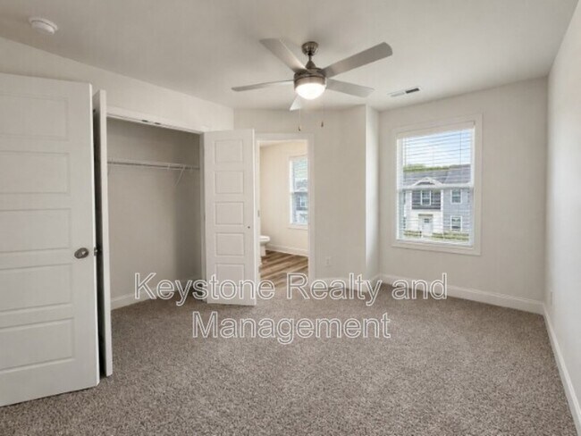 Building Photo - 919 Martin St