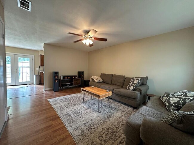 Building Photo - 1602 Sagebrush Dr