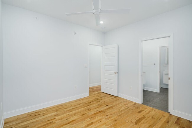 Building Photo - 4300 Larchwood Ave