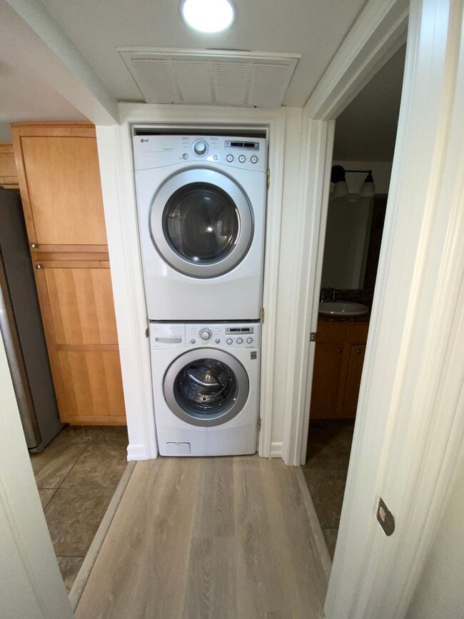 Building Photo - 1BD/1BA Condo - Downstairs Unit - Parking ...