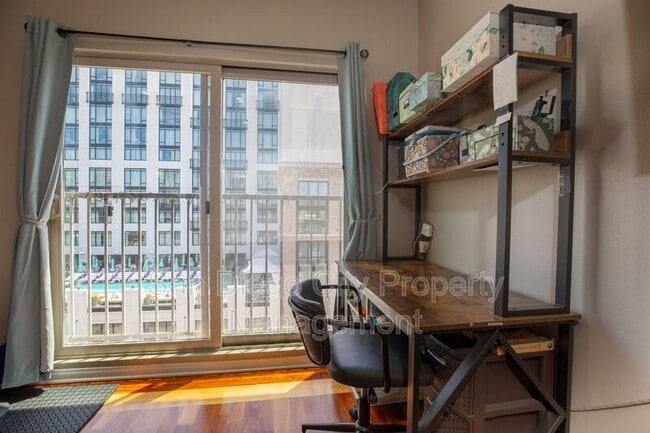 Building Photo - 450 J St