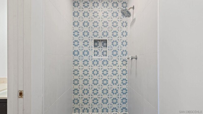 Building Photo - 1695 Kenora Dr