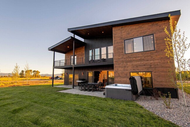 Building Photo - 1601 Jackrabbit Ln