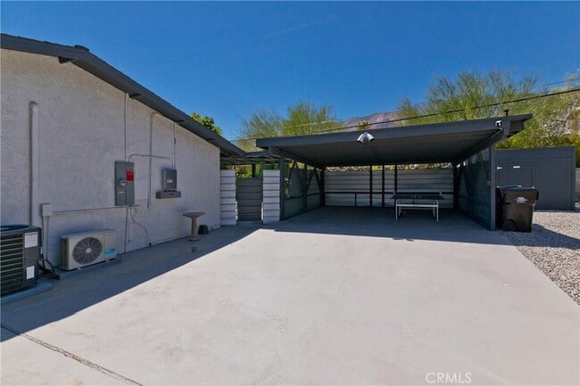 Building Photo - 2775 N Junipero Ave