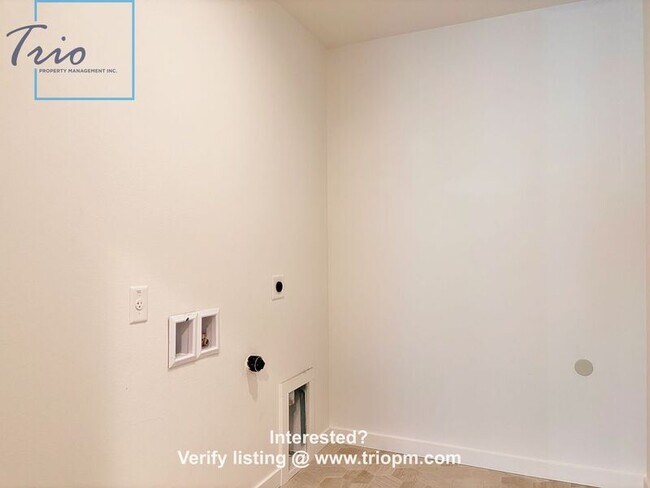 Building Photo - 2442 Brackenfern Blvd