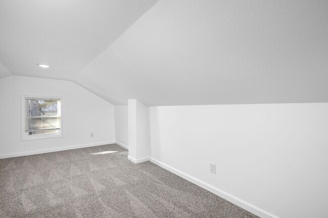 Building Photo - 4516 Mercier St