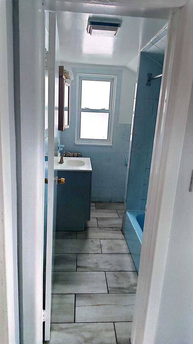 Building Photo - 9 W 15th St