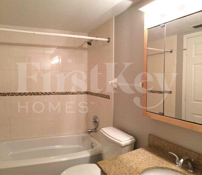 Building Photo - 7654 Balmy Ct