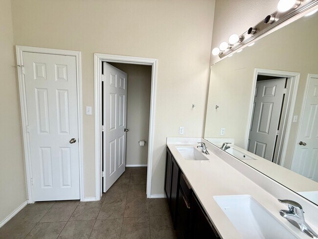 Building Photo - 6628 La Sol Ln