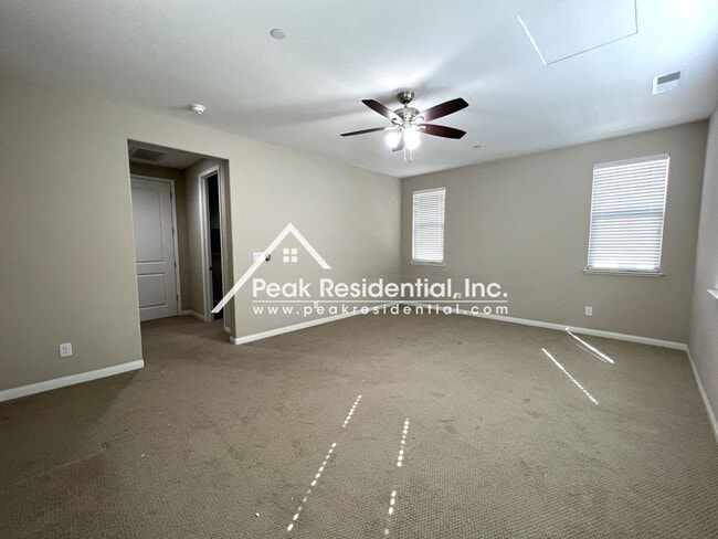Building Photo - Updated 4bd/3ba Fair Oaks Home with Large ...