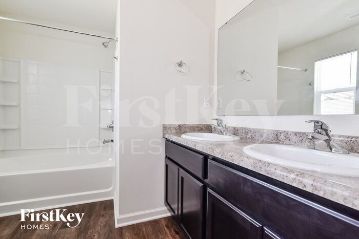 Building Photo - 8115 Fisher Bend Dr