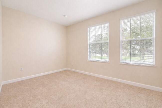 Building Photo - 3 Bedroom 2 Bath with a flex space in Stevens Plantation